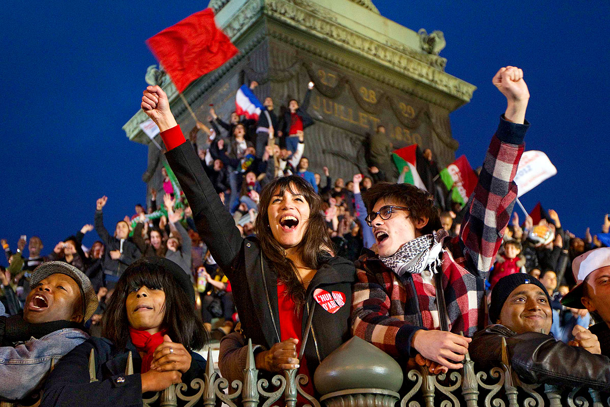 Hollande-ot ünneplik a Bastille téren a fiatalok – és ki fog fizetni?