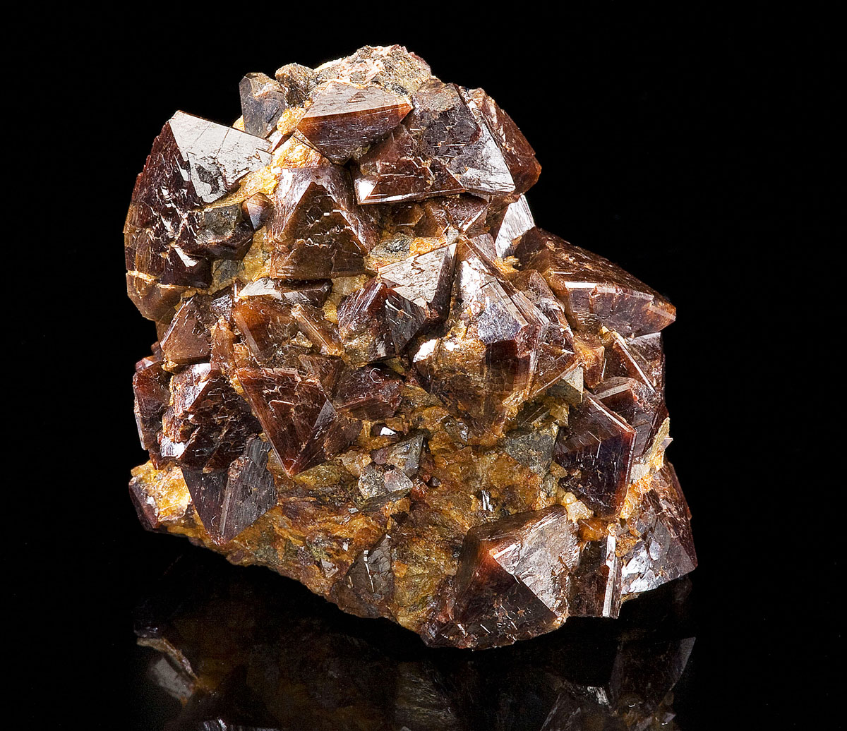 Az ősi kőzetek kormeghatározásának legfontosabb eszköze, a cirkon nevű ásvány, mert ez szilárdult meg a legelsők között a Földön