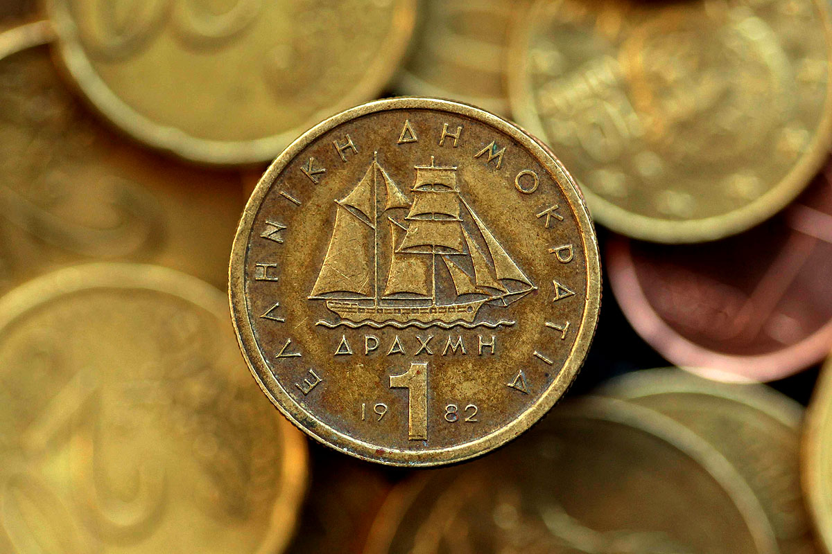 A görögök nem feledkeztek még meg a drachmáról - és a bankok sem teljesen
