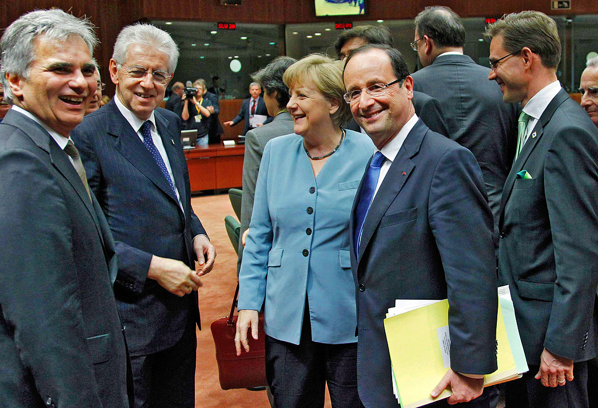 Werner Faymann osztrák kancellár, Mario Monti olasz miniszterelnök, Angela Merkel német kancellár, Francois Hollande francia elnök és Jyrki Katainen finn miniszterelnök a csúcson