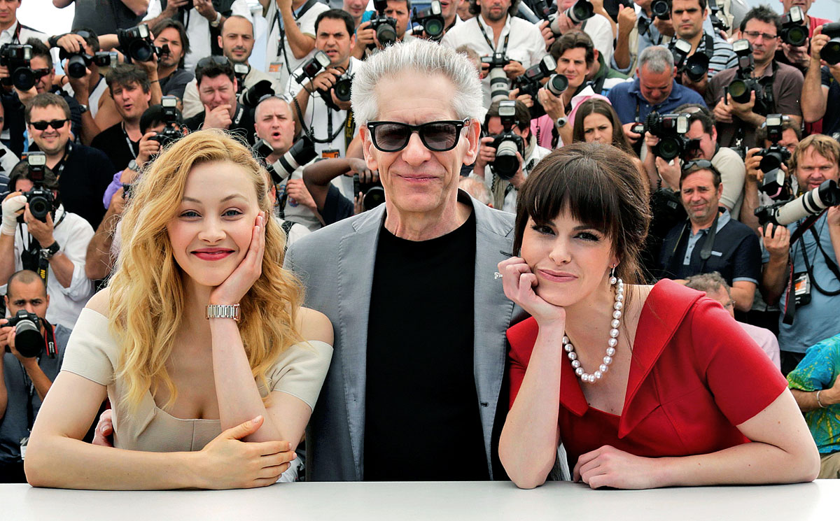 Kiszálltak a versengésből: Sarah Gadon, David Cronenberg és Emily Hampshire a Cosmopolis című filmből