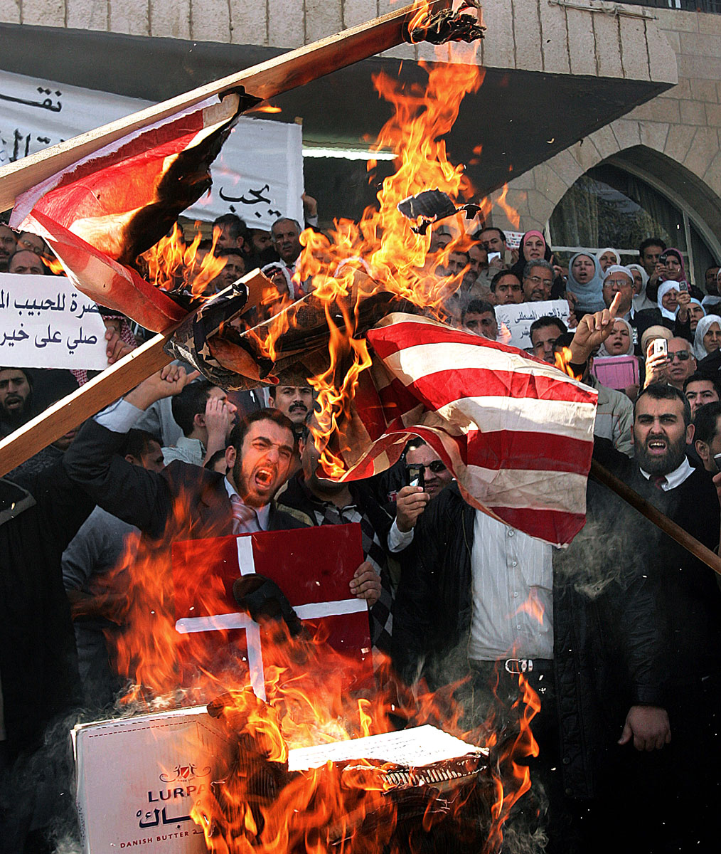 Jordániában is égtek a dán és amerikai zászlók a Mohamed-karikatúrák után