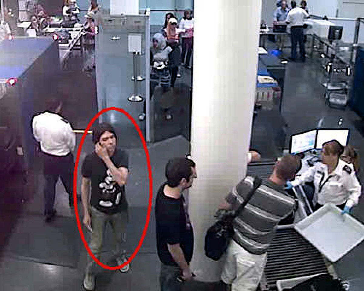 Az Interpol által közzétett, biztonsági kamerával rögzített felvétel Magnottáról. A szeretőjét darabolta fel
