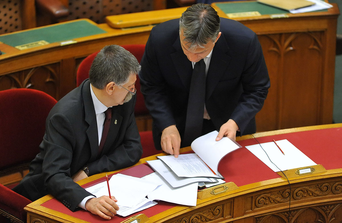 A Fideszben is kérdésesnek tartják, hogy megvalósul-e Orbán javaslata a pártpénzek megvonására