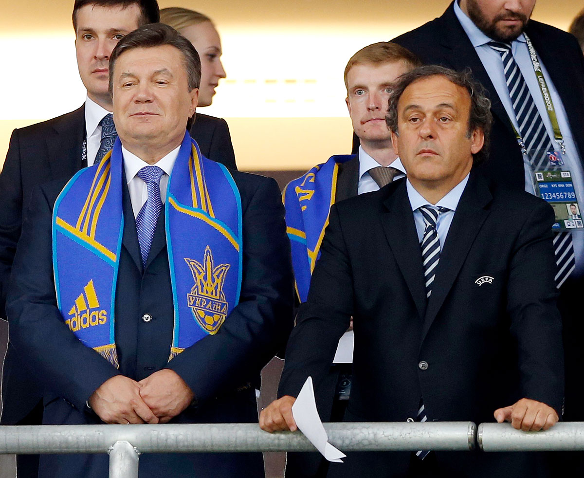 Michel Platini és Viktor Janukovics ukrán elnök az ukrán-svéd meccsen