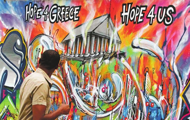 Reményt Görögországnak, reményt nekünk – olvasható a lisszaboni graﬃ  tin. Az egész euróövezet a görögökre figyel