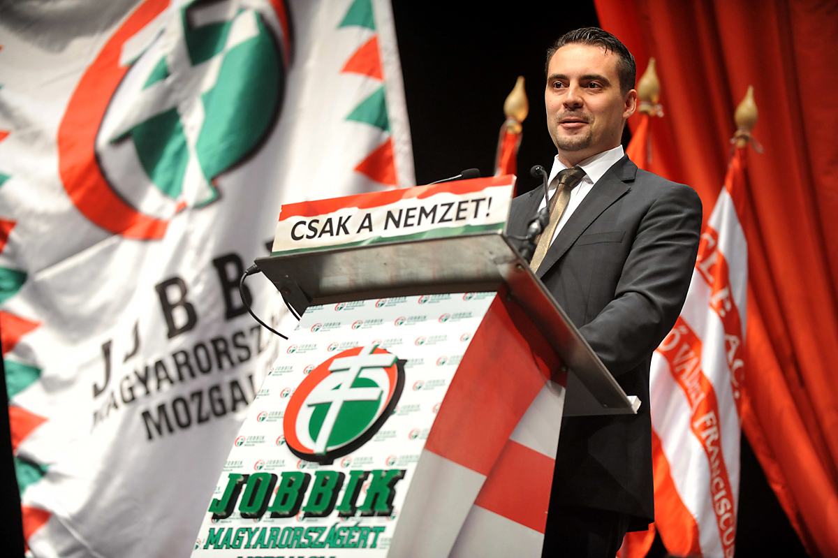 Vona Gábor beszél a Jobbik Magyarországért Mozgalom IX. országos kongresszusán