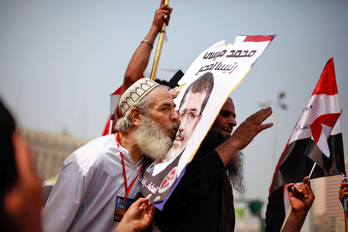 A kairói Tahrir téren Morszi győzelmét ünneplik. Súlytalan lehet az elnöki jogkör.