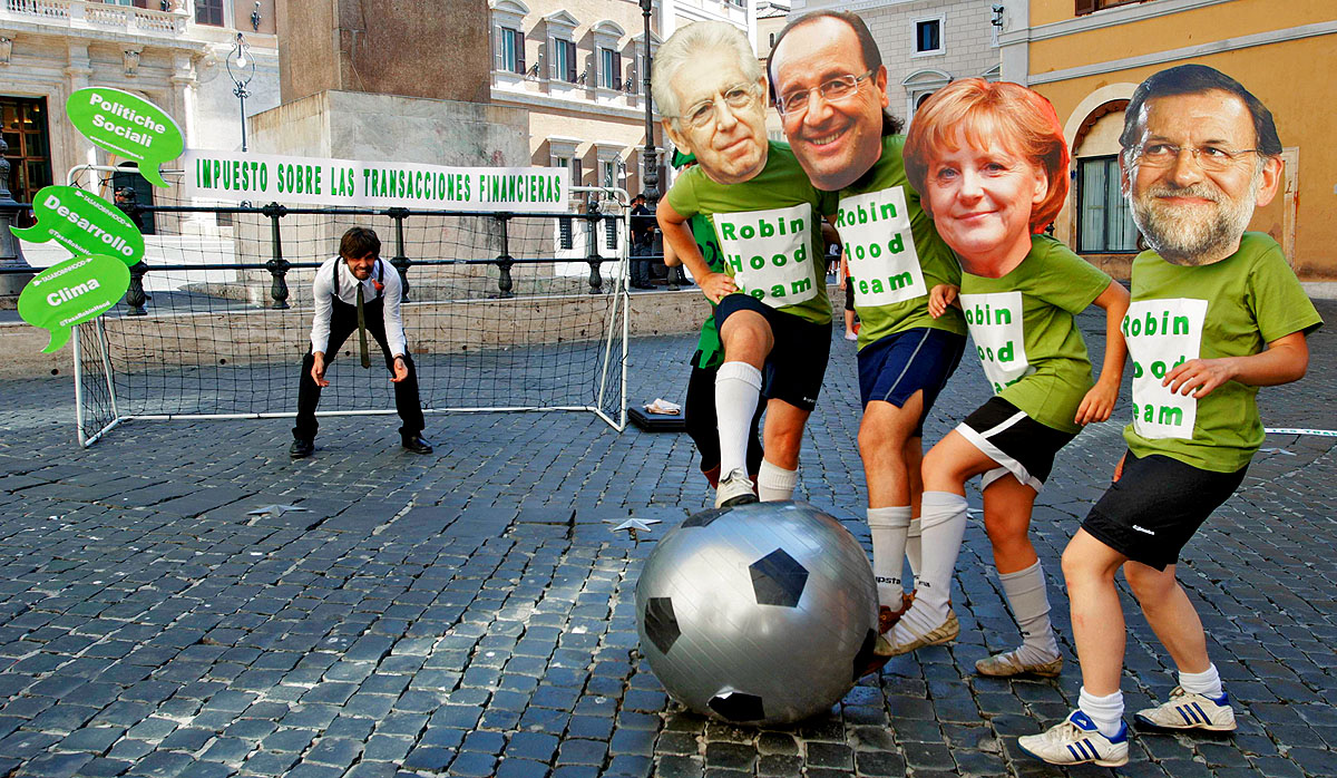 Az olasz, a francia, a német és a spanyol vezetőt figurázzák ki tüntetők Rómában