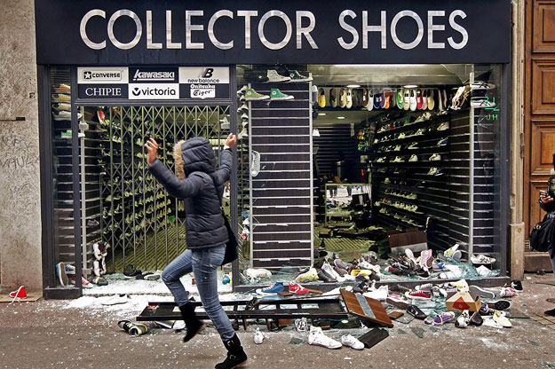Kifosztott cipőbolt Lyonban