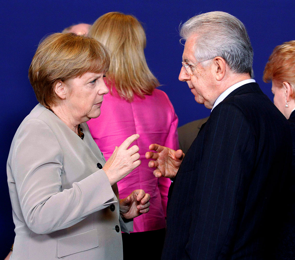 Angela Merkel német kancellár Montival június végén Brüsszelben. Nem zárható ki, hogy az olaszok is bejelentkeznek a milliárdokért