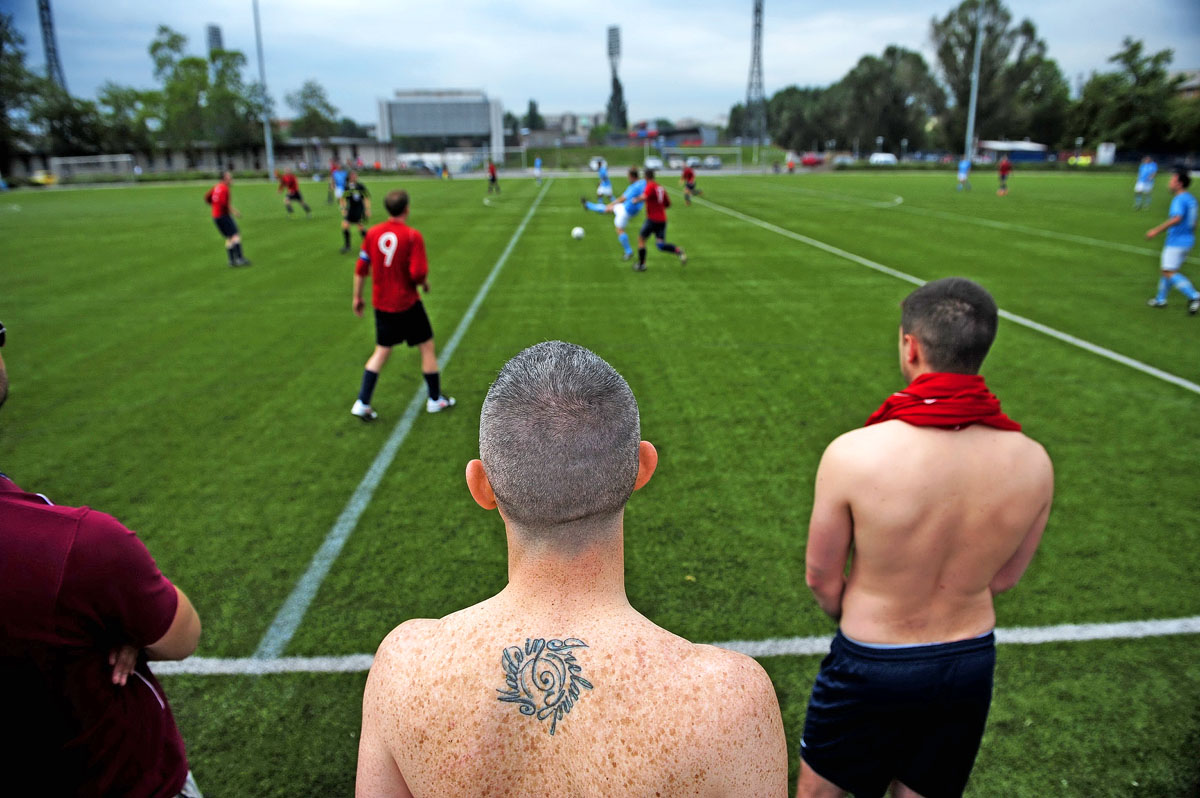 Az első versenynapon futballmérkőzéseket rendeztek a Vasas-pályán
