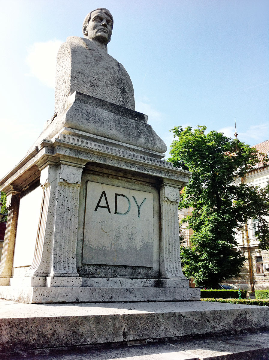 Ady Endre szobra Nagyváradon