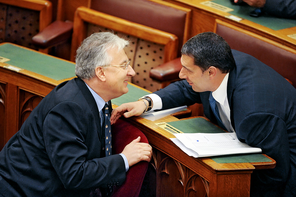 Semjén Zsolt KDNP-elnök és Lázár János, a Fidesz frakcióvezetője a parlamentben