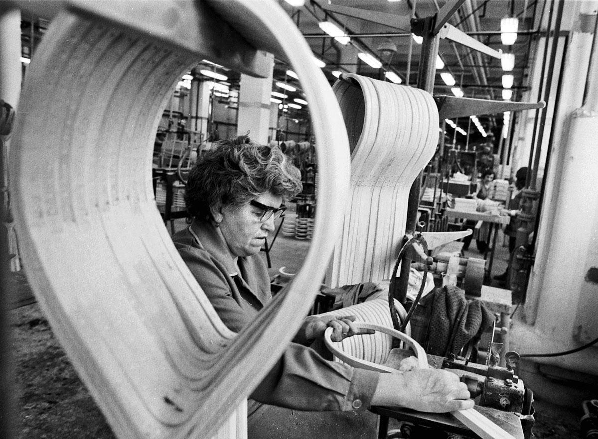 Fa teniszütőket gyártanak 1981-ben