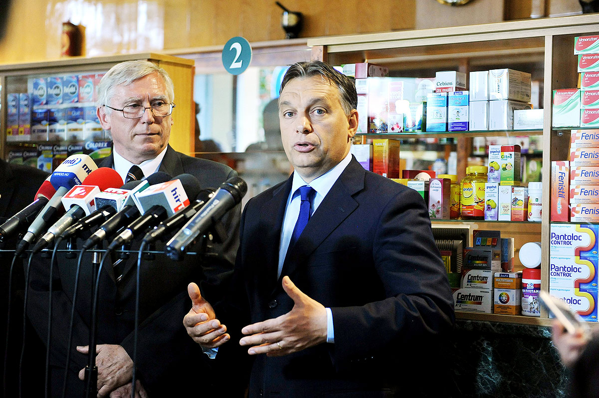 Orbán Viktor gyógyszertárban