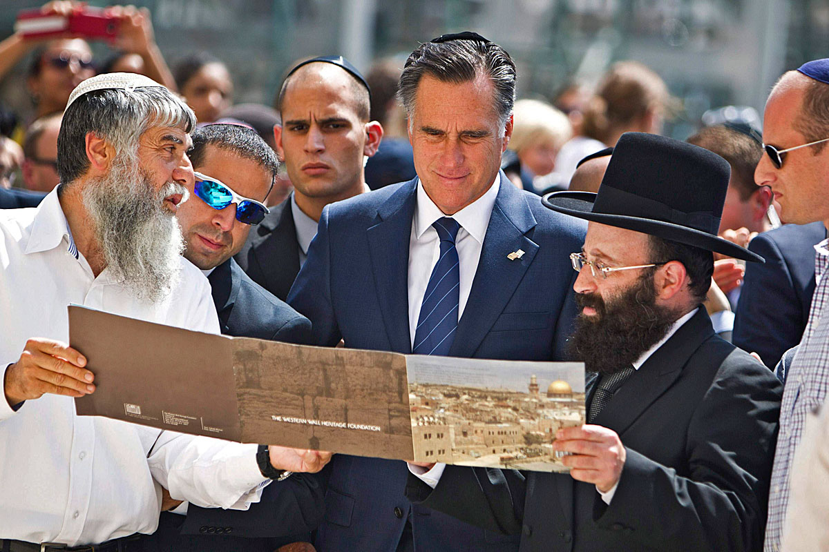 A republikánus elnökjelölt, Mitt Romney Jeruzsálemben. Minden követ megmozgat a győzelemhez
