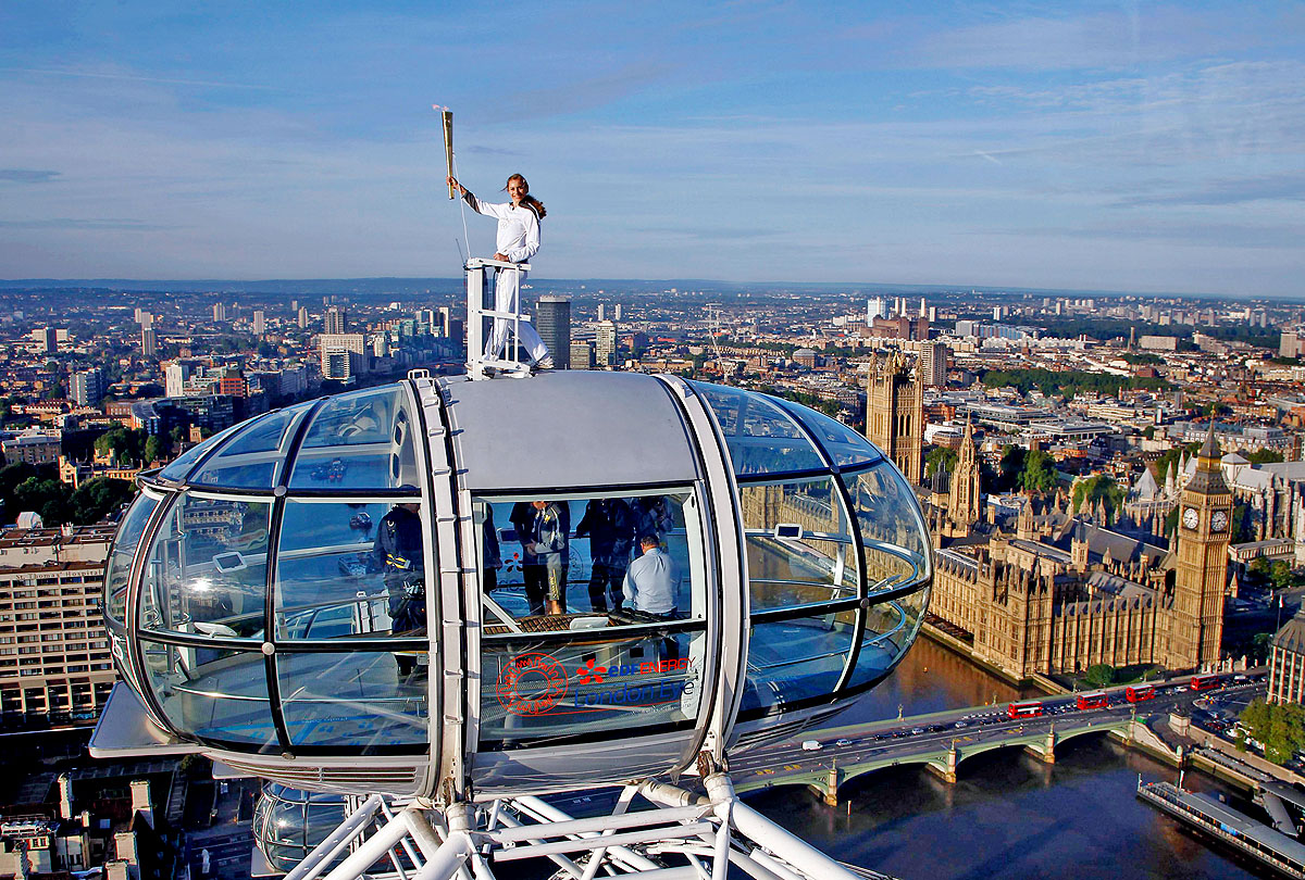 A láng már feljutott a London Eye nevű óriáskerék tetejére