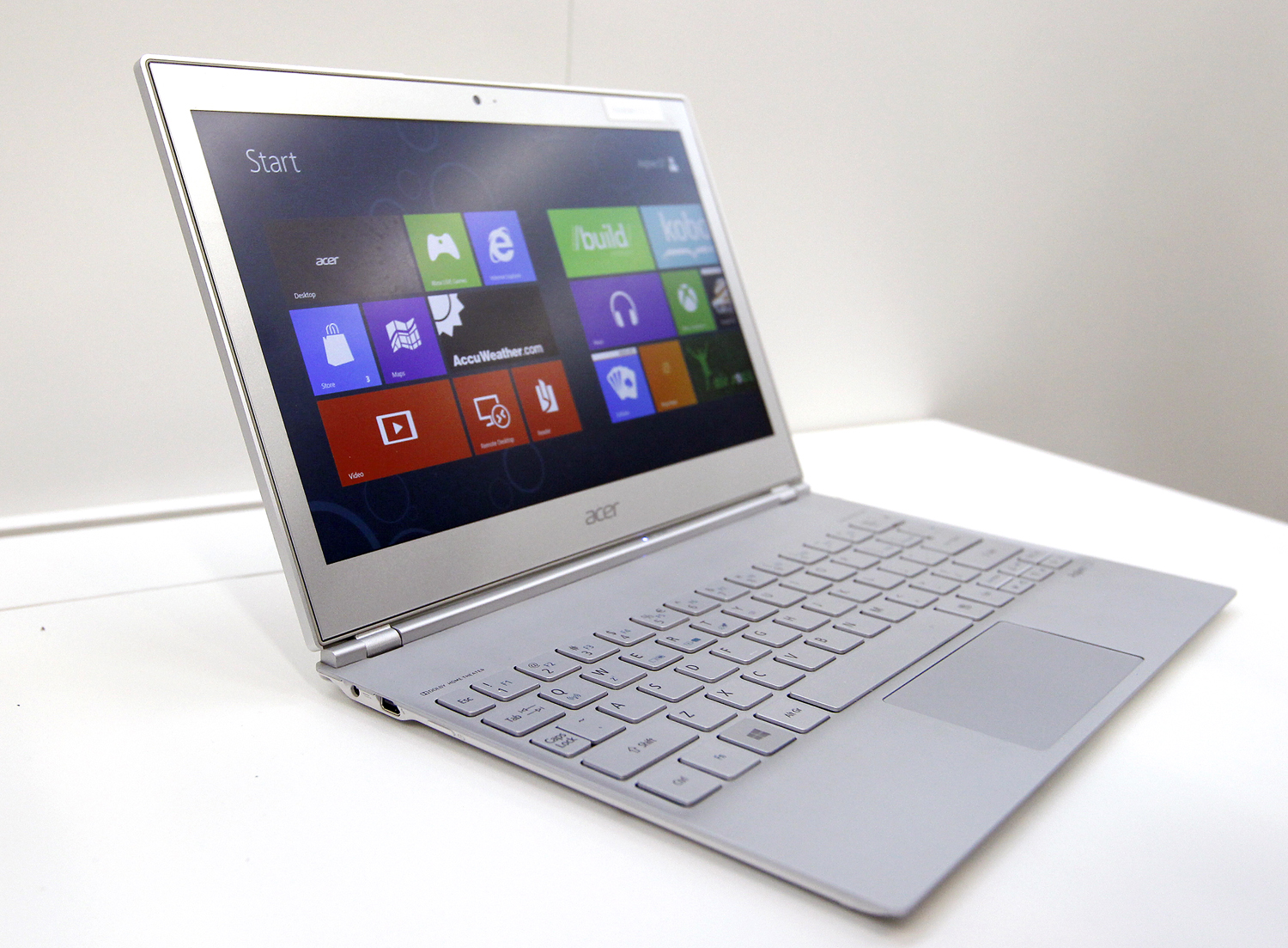 A Windows 8 fut az Acer legújabb, 11 colos ultrabookján