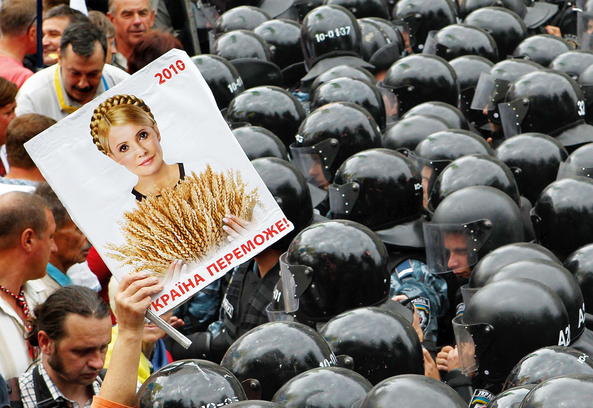 Timosenko-hívek tüntetése 2010 augusztusában. Az EU bosszút sejt