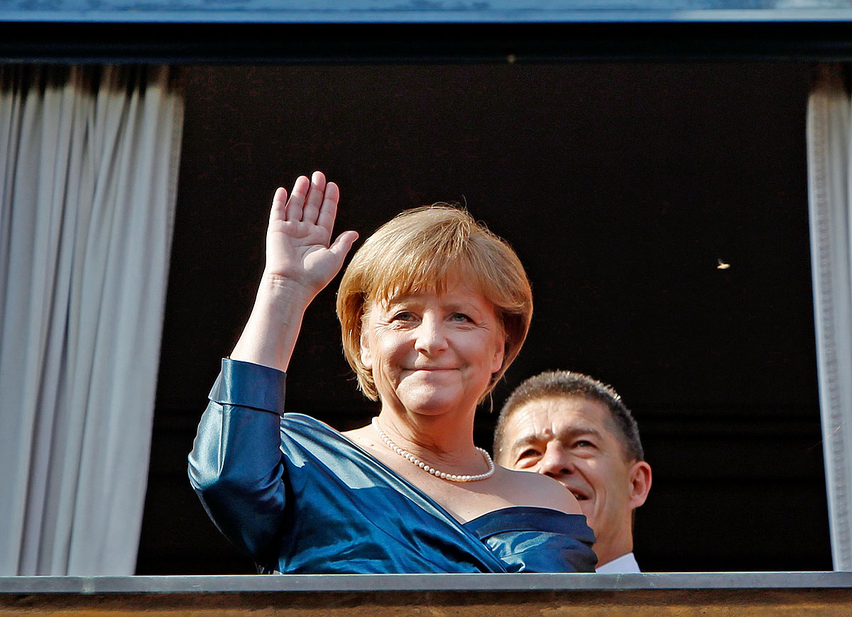A derű kivételes pillanatai: Angela Merkel férjével a Bayreuthi Fesztivál megnyitóján