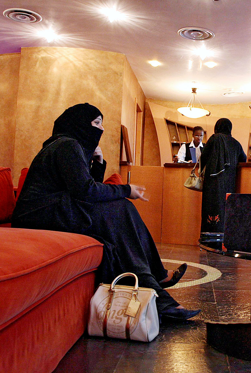 A rijádi Luthan Hotel: belépés csak nőknek!