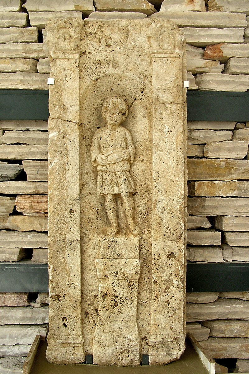 reliefes kődarab
