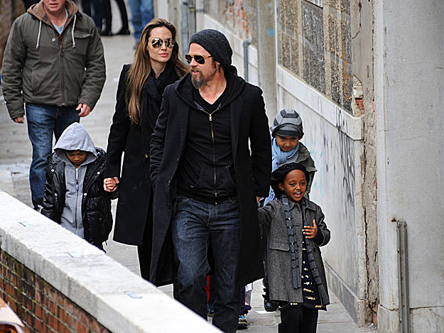 Angelina Jolie és és Brad Pitt gyerekeikkel