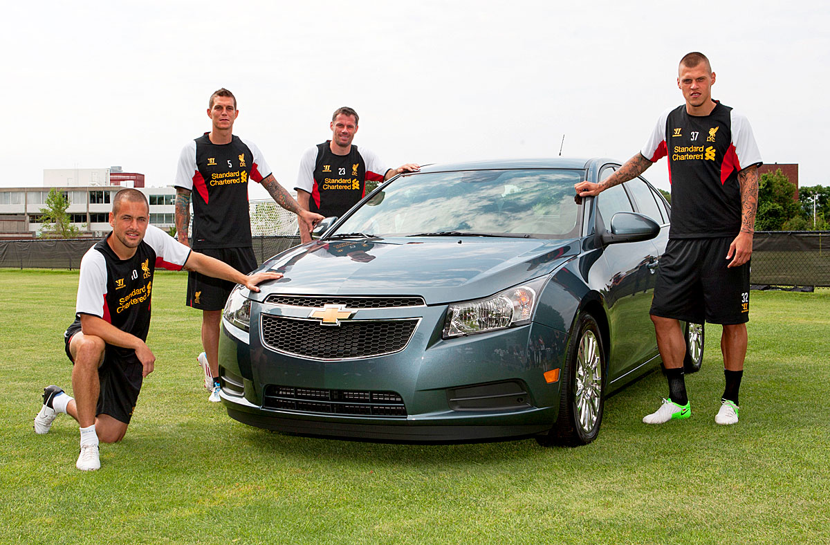 Liverpooli focisták és a Chevrolet Cruze: Joe Cole, Daniel Agger, Jamie Carragher és Martin Skrtel