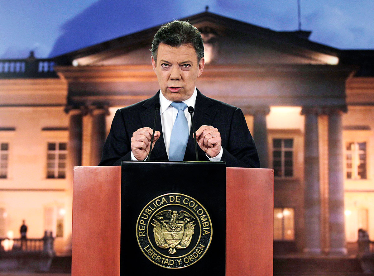 Santos a bejelentés közben. Jó pontok a veneuelai elnökválasztásnál?
