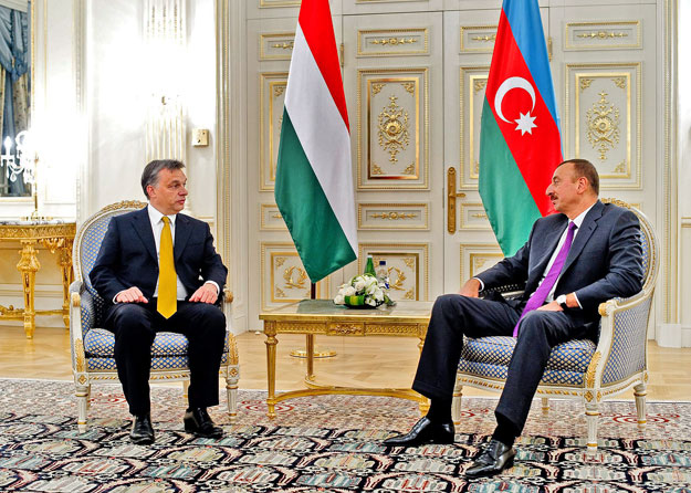 Orbán Viktor kormányfő és Ilham Alijev azeri elnök a bakui államfői palotában