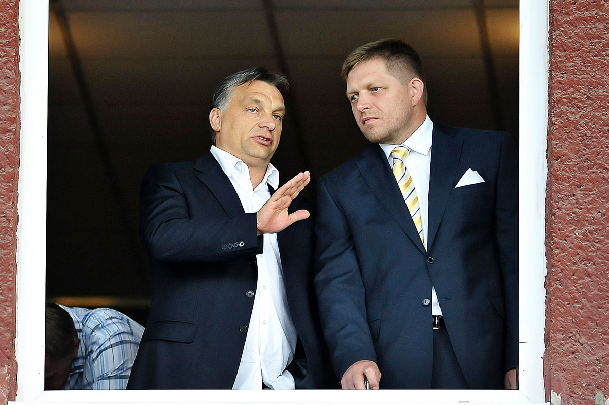 Orbán Viktor magyar miniszterelnök és Robert Fico szlovák kormányfő a Videoton nyári pozsonyi kupameccsén