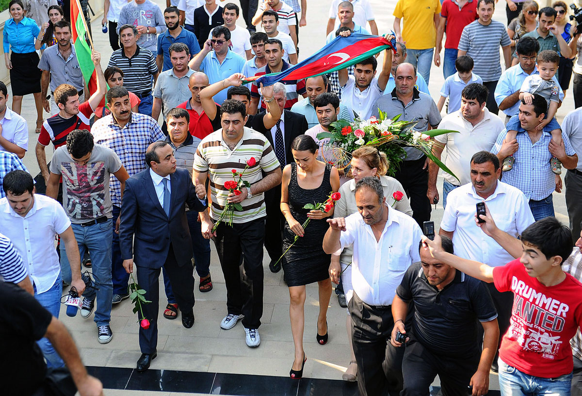 Safarovot Bakuban hősként ünneplik