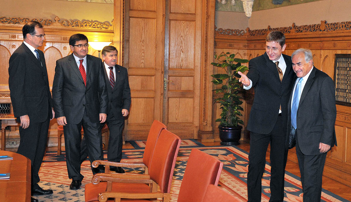 2009. január, Dominique Strauss-Kahnt, az IMF akkori vezérigazgatóját fogadta Gyurcsány Ferenc, Simor András és Veres János