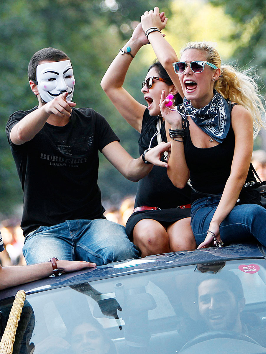 Tüntető diákok Tbilisziben