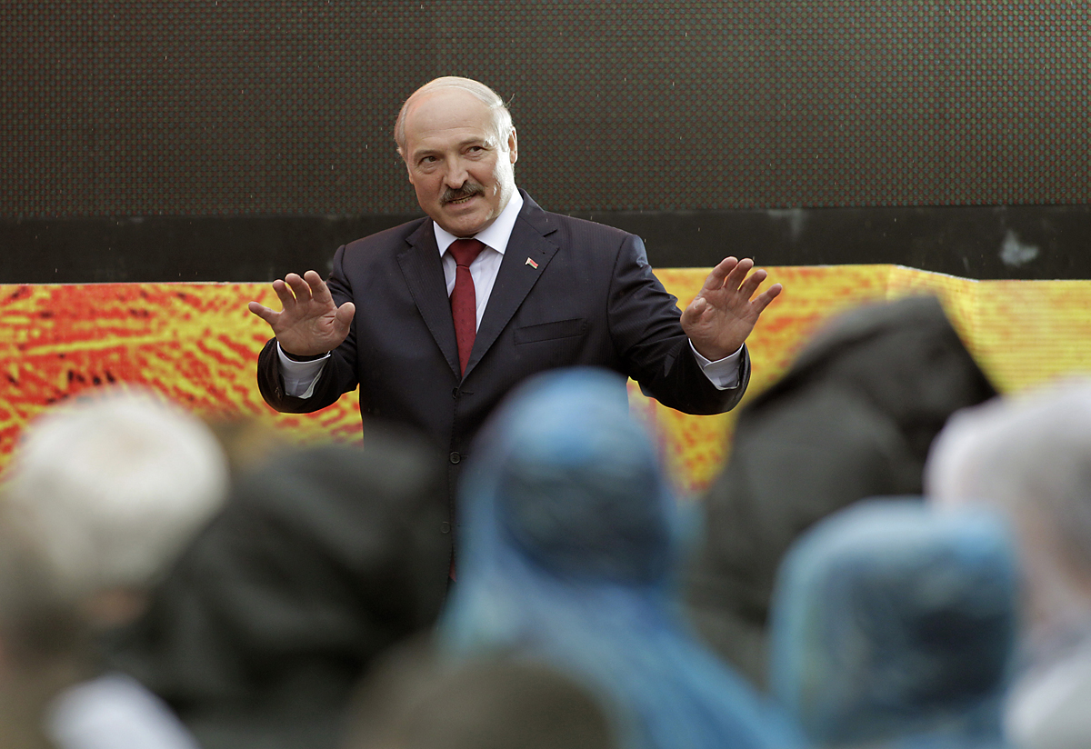 Alexander Lukasenko elnök. Az ellenzéknek csak az udvari bolond szerepe jut