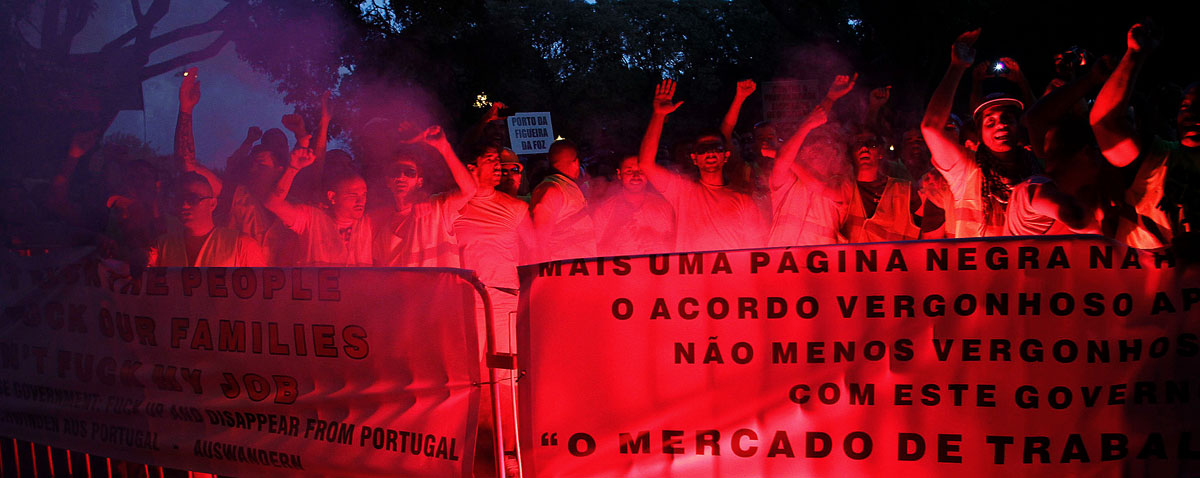 Tüntetés a lisszaboni elnöki palota előtt. Pedro Passos Coelho kormányfő megígérte: oldafigyel a nép hangjára