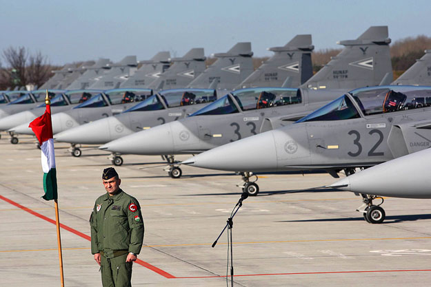Gripen vadászgépek a kecskeméti katonai repülőtéren