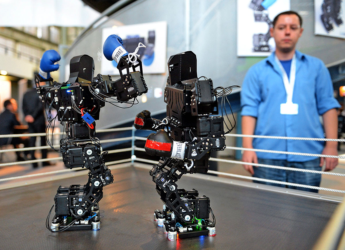Távirányítható bokszoló robotok a Kibertér konferencia kiállításán