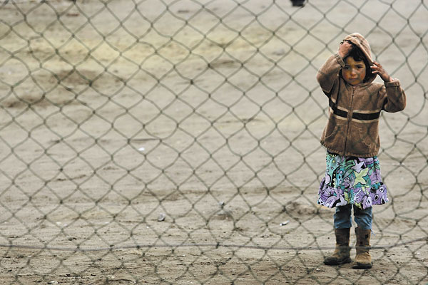 Roma kislány Monoron. Az oktatás ragadhatja ki a szegénységből
