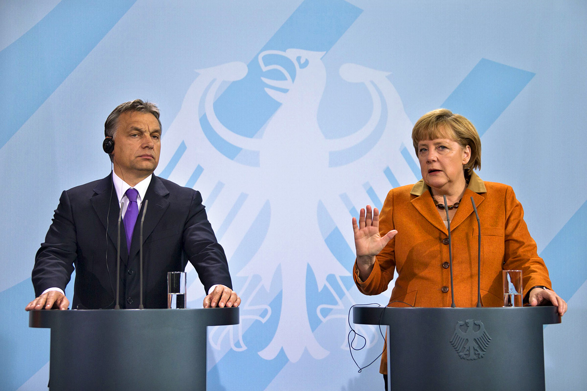 Orbán és Merkel a berlini sajtótájékoztatón. Csak a kívánság számít?