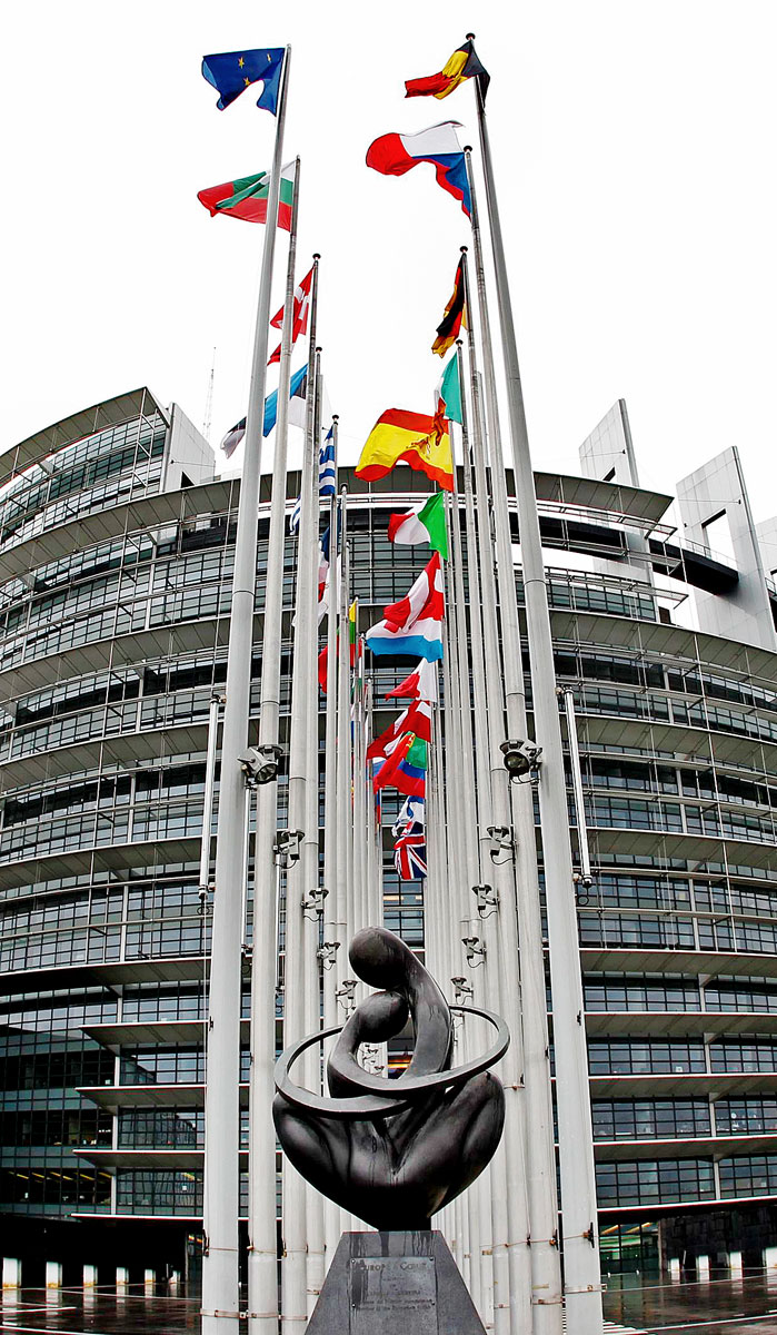 Az EU különleges érték, melyet meg kell őrizni – reagált az unió Nobel-békedíjas elismerésére az Európai Bizottság elnöke. Képünkön az Európa-szív nevű szobor a strasbourgi parlament épülete előtt.