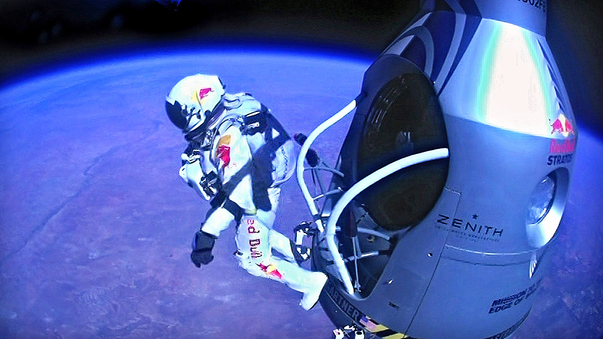 Felix Baumgartner 39 ezer méterről hajtott végre ejtőernyős ugrást