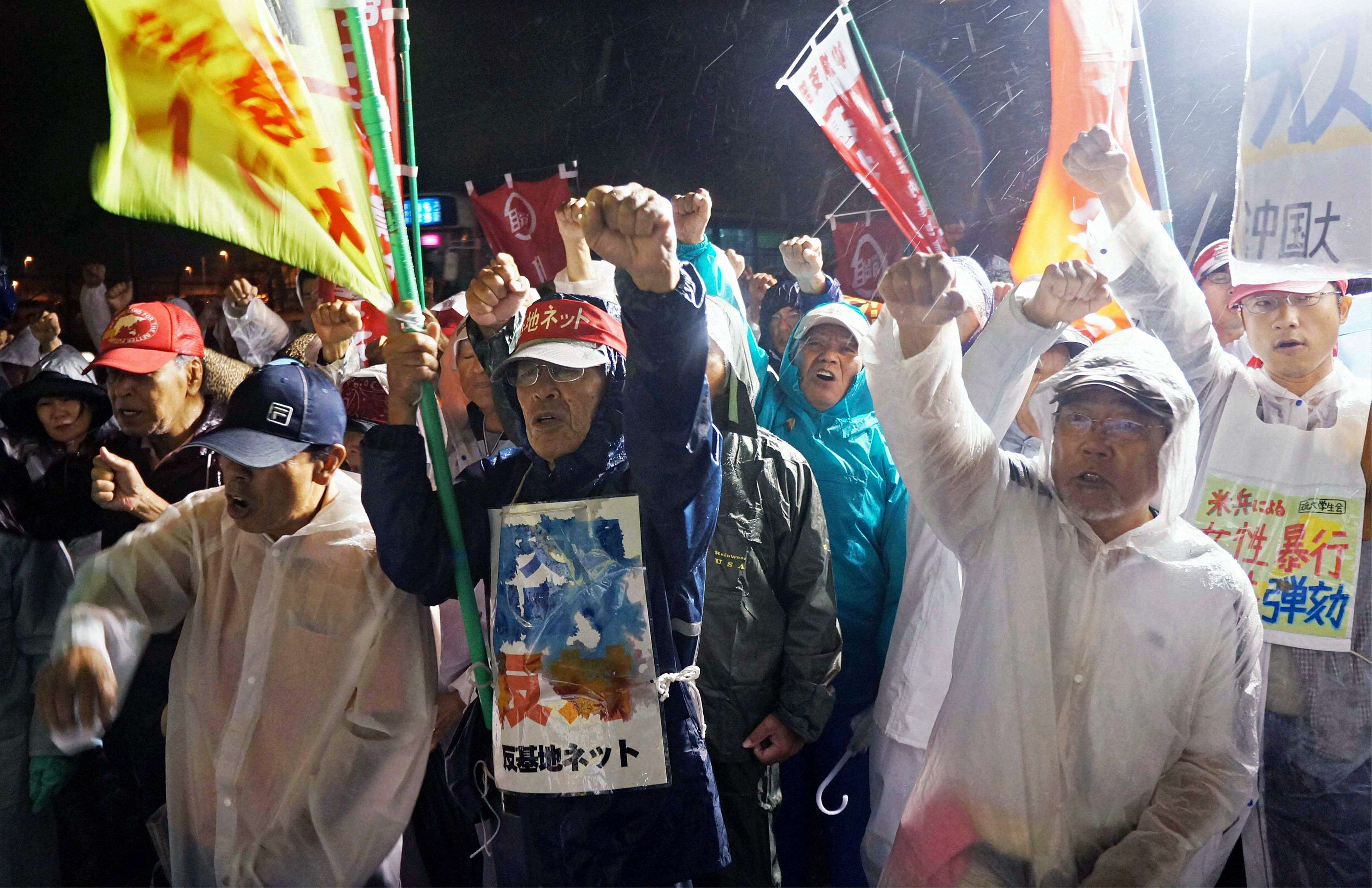 Okinaván folyamatosan tiltakoznak az amerikai katonai jelenlét ellen