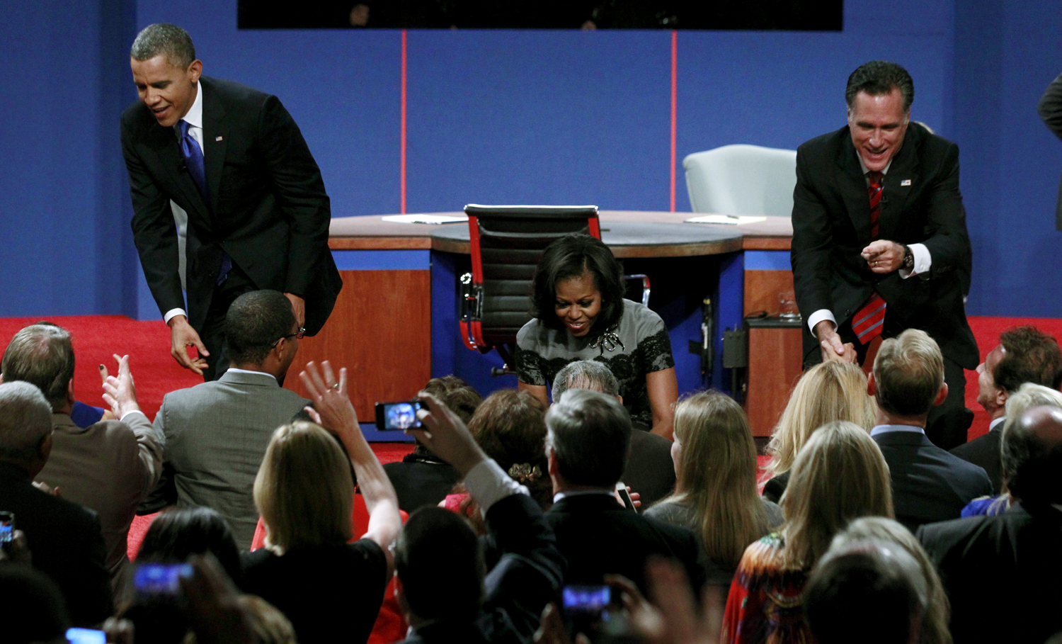 Obama és Romney ünnepel, letudták a harmadik, utolsó vitát is