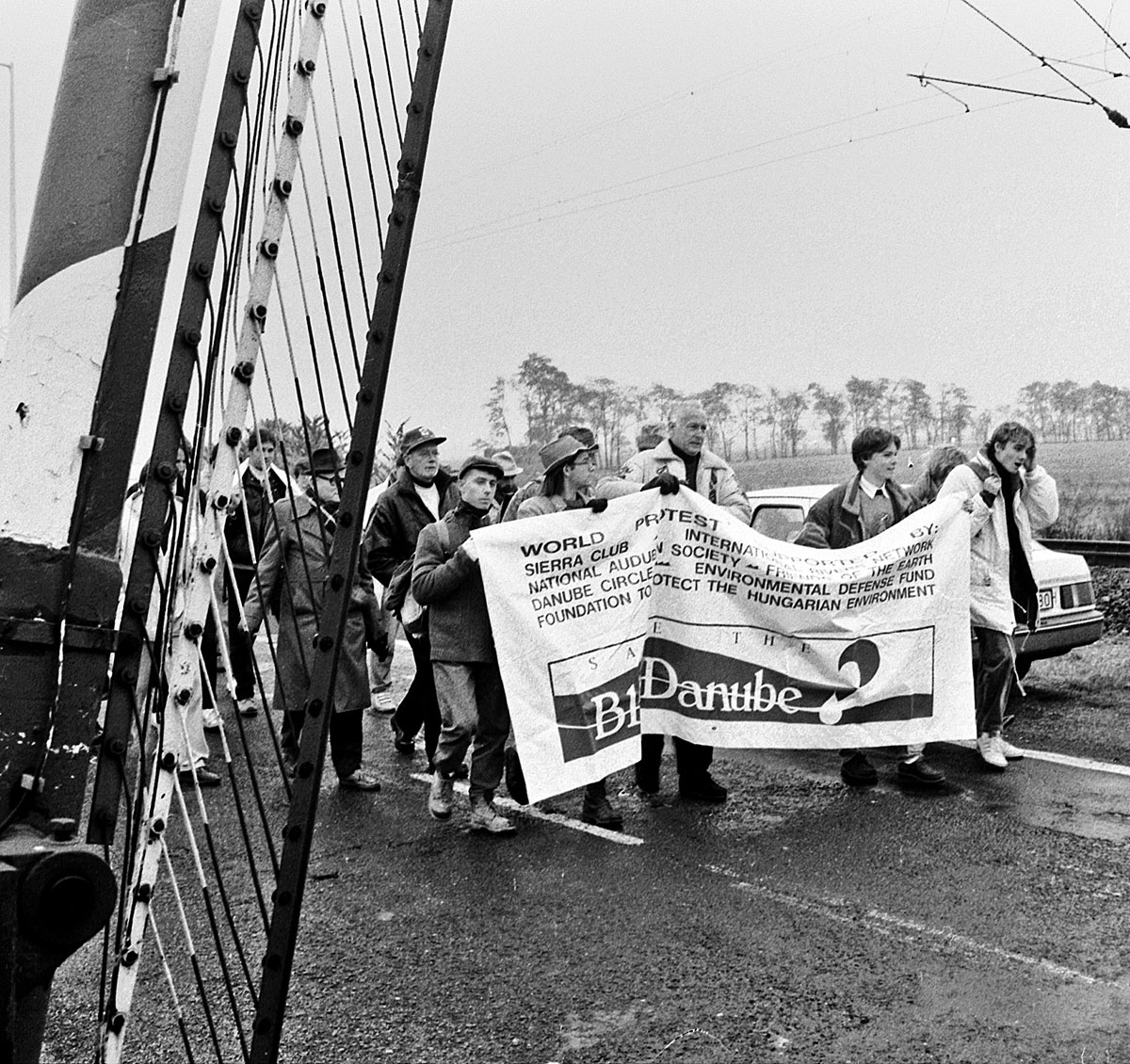 Tüntetés Dunacsúnnál 1992. október 21-én