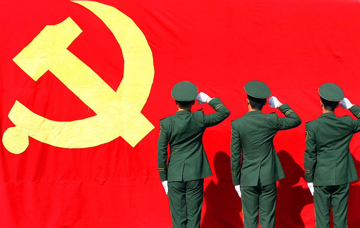 Kínai rendőrök Hangzhou tartományban esküt tesznek arra, hogy minden erejükkel biztosítják a Kínai Kommunista Párt csütörtökön kezdődő 18. kongresszusának „nyugodt lefolyását”