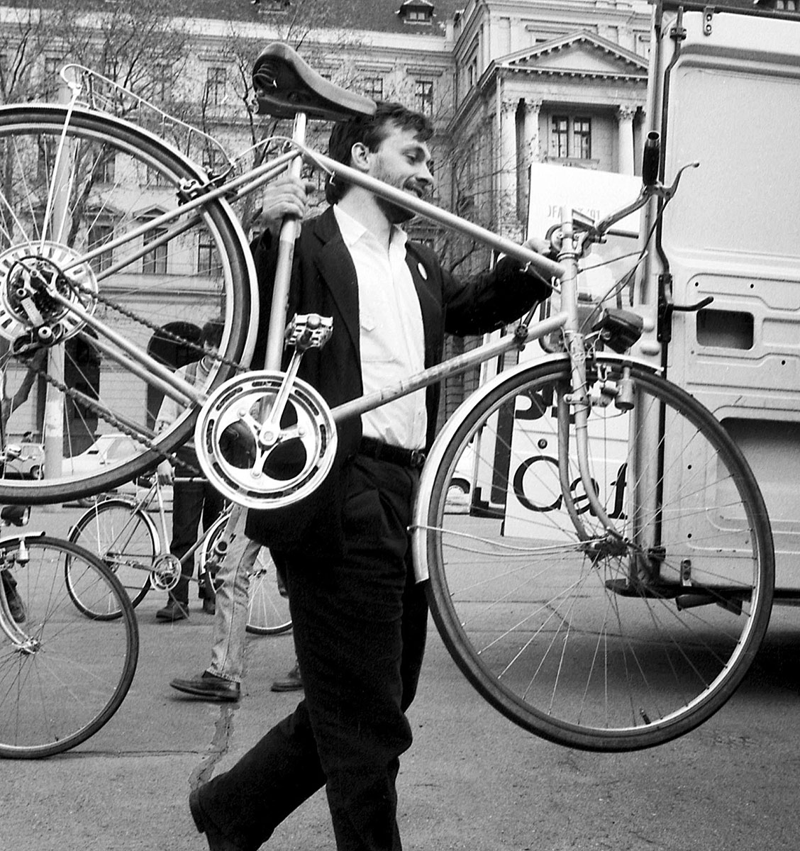 Még biciklivel, de már a parlamentbe... A kép 1991-ben készült