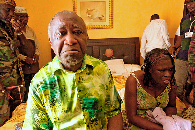 Laurent Gbagbo és felesége, Simone letartóztatásuk után Abidjanban