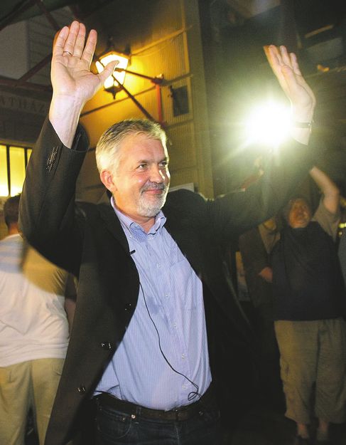 Páva Zsolt pécsi polgármester a győzelem pillanataiban – akkor még azt hitte, gyorsan lerendezi az ügyet